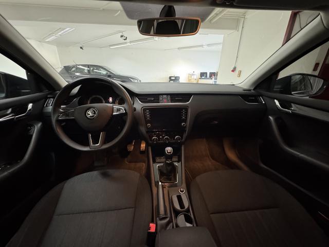 Skoda Octavia Combi 1.5 TSI (150PS) NAVI/LED/SH/8-FACH-BEREIFUNG 