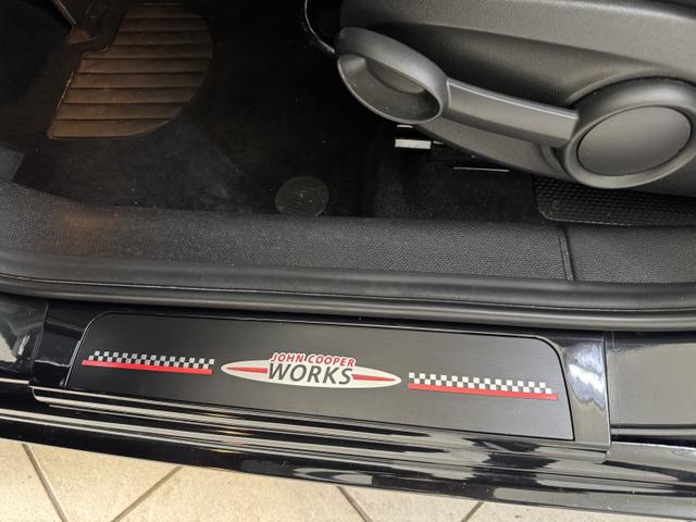 MINI Countryman 1.6 (218PS) John Cooper Works LEDER/NAVI/18" 