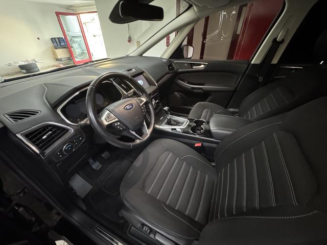 Ford Galaxy 1.5 (165PS) Titanium 7-SITZE/19"ALU/NAVI/SH/8-FACH BEREIFUNG 
