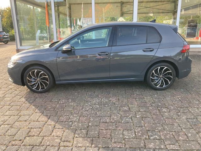 Volkswagen / Golf / Grau / / / Golf VIII Life 1,5TSI - 17-Zoll, Navi, SHZ, Garantie bis 08/2026, get&ouml;nte Scheiben, induktive Ladefunktion, Air Care