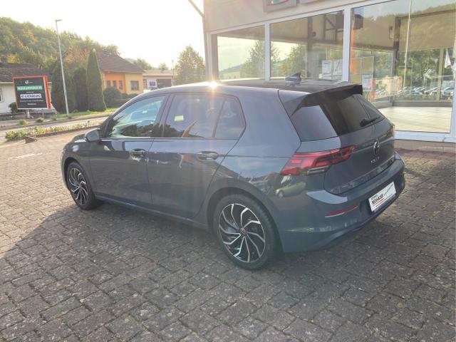 Volkswagen / Golf / Grau / / / Golf VIII Life 1,5TSI - 17-Zoll, Navi, SHZ, Garantie bis 08/2026, get&ouml;nte Scheiben, induktive Ladefunktion, Air Care