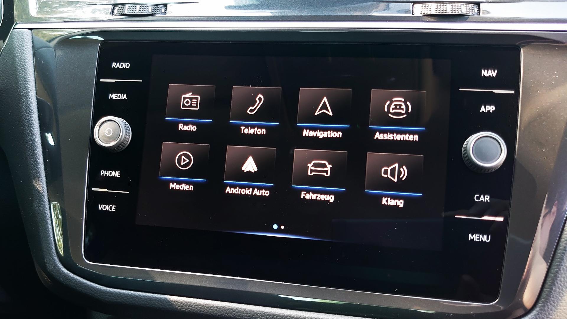 VW Tiguan Infotainment Display mit Android Auto - Auto mit Smartphone verbinden - Discover Media