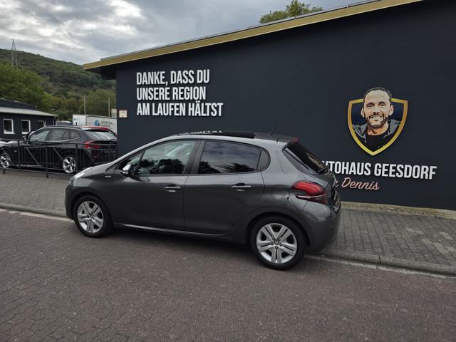 Peugeot 208 1.2 12V PureTech 82 Style RCam Panodach Sitzheizung Klima 
