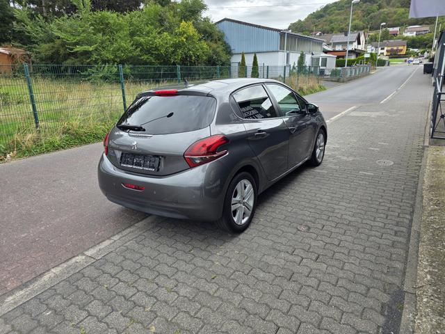 Peugeot 208 1.2 12V PureTech 82 Style RCam Panodach Sitzheizung Klima 