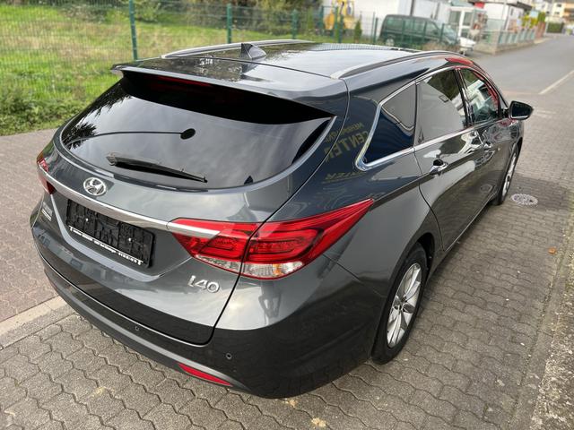 Hyundai i40 blue Trend Kombi AHK, Navi, PDC R-Kam, vo+hi+SHZ+Lenkradheizung 