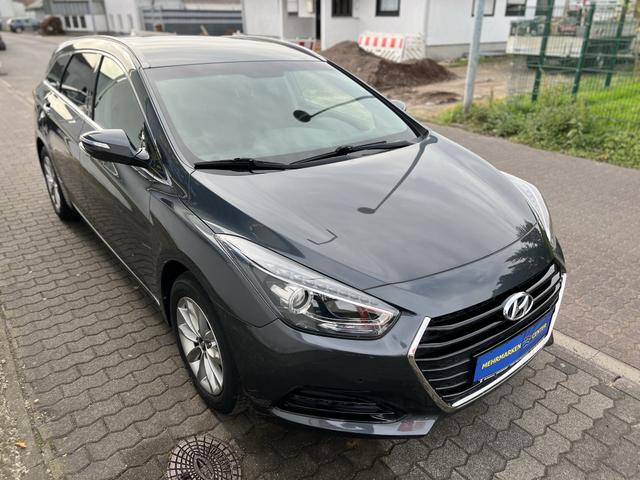 Hyundai i40 blue Trend Kombi AHK, Navi, PDC R-Kam, vo+hi+SHZ+Lenkradheizung 