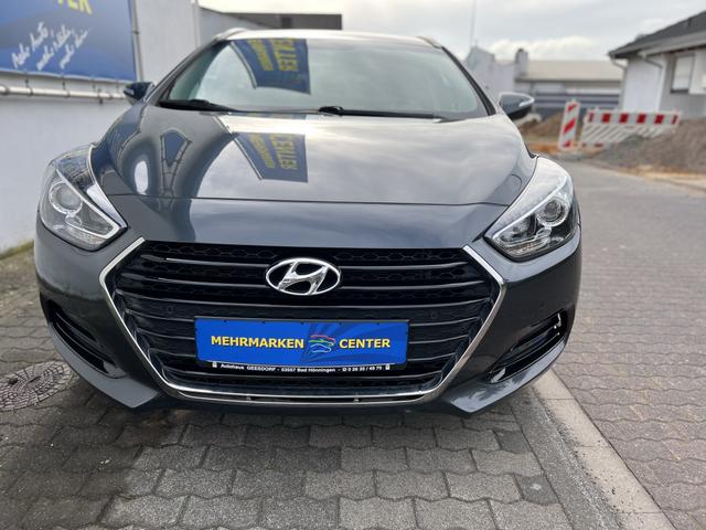 Hyundai i40 blue Trend Kombi AHK, Navi, PDC R-Kam, vo+hi+SHZ+Lenkradheizung 