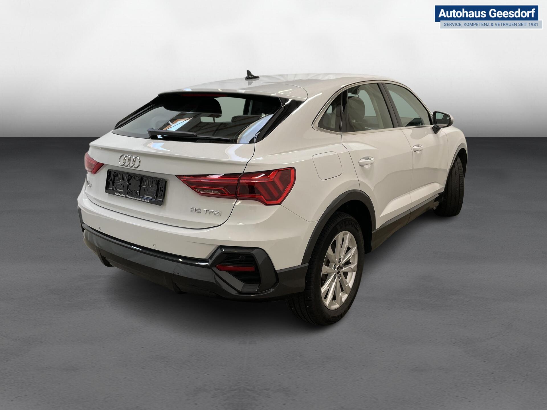 Audi Q3 Attitude Sportback 35 TFSI 150 HK S tronic Benzin 2022 2Y2Y