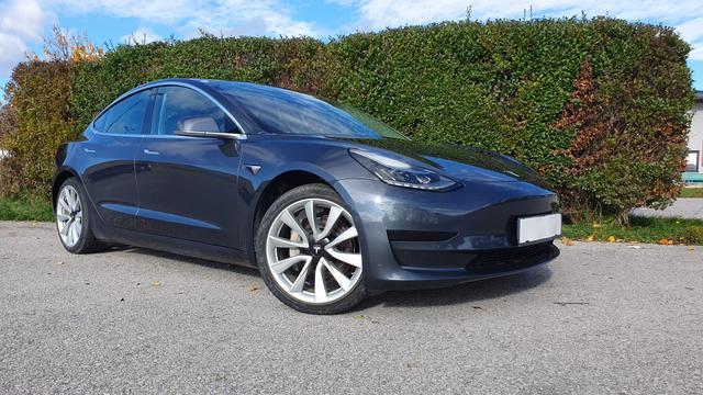 Tesla Model 3 - SR *MwSt* 19 Zoll Sportgelgen!