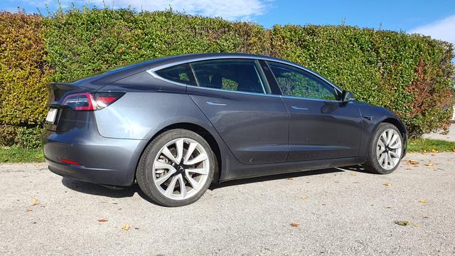 Tesla Model 3 SR *MwSt* 19 Zoll Sportgelgen! 