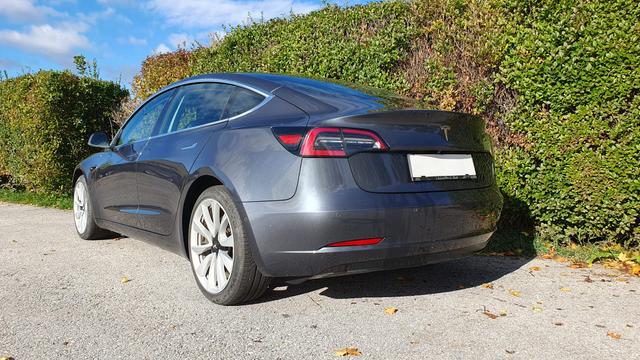 Tesla Model 3 SR *MwSt* 19 Zoll Sportgelgen! 