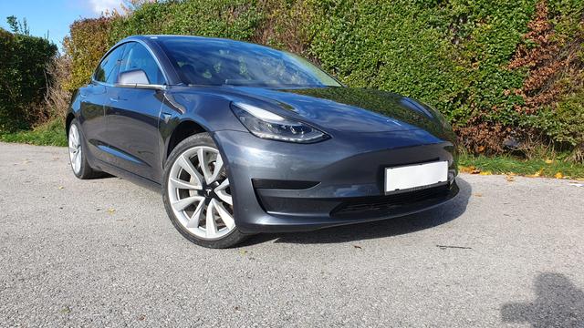 Tesla Model 3 - Long Range AWD *MwSt* *19 Zoll*