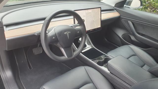 Tesla Model 3 Long Range AWD *MwSt* *19 Zoll* 