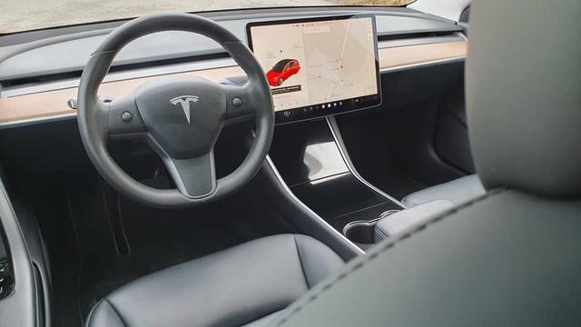 Tesla Model 3 Long Range AWD *MwSt* *19 Zoll* 