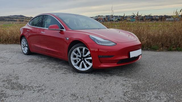 Tesla Model 3 - Long Range AWD *MwSt* *19 Zoll*