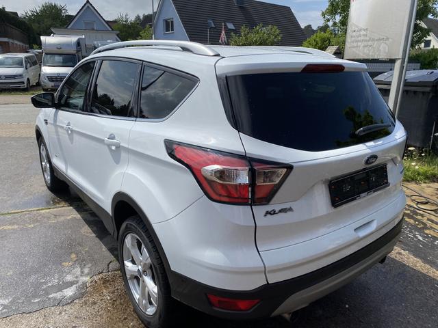 Ford Kuga 1.5 "Titanium" 4x4 Autom.-Motor neu-Navi-Keyless-AHK-Park Assistent-4Season 