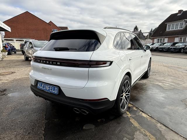 Porsche Cayenne S E-Hybrid Pano/AHK/Sport Chrono/HUD/InnoDrive/BOSE/Soft Close/21" LM/Surround View 