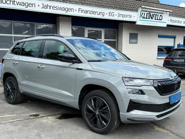 Skoda Karoq - 1.5 TSI DSG "Sportline" LED-Pano-AHK-KESSY-Navi-ViCo-Smart Link-PDC-Rcam-360&deg;-Sitz-/Lenkradhzg.-GRA-ACC-18"LM