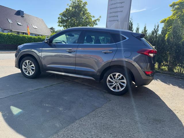 Hyundai TUCSON 1.6 "Selection" 2WD Navi-Sitzhzg.v/h-PDC-Rcam-GRA-MFA-Klimaautom.-17"LM-4Season 
