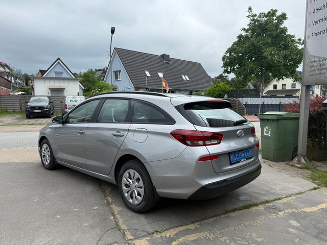 Hyundai i30 Kombi 1.0 T-GDI DCT Navi-Sitz-/Lenkradhzg.-PDC-Rcam-ViCo-GRA-MFA-Klima-Nebelschw.-ZV/FFB 