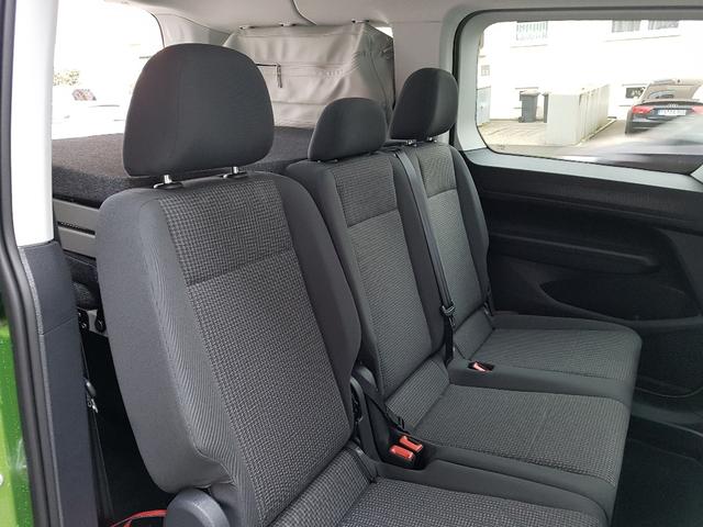 VW Caddy California Maxi Allrad 4Motion Golden Green Grünmetallic Innenraum Kindersitzverankerung (I-Size) und Top Tether für Sitze im FGR (außer mittlererSitz der 2. Sitzreihe)
Sicherheitsgurte im Fahrgastraum mit Gurtstraffern für die Außensitze in der 2. Sitzreihe Rücksitze geteilt umklappbar
