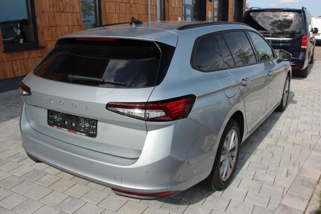 Skoda Superb 2.0 TDI 150PS DSG COMBI SELECTION METALLIC/SITZH/CARPLAY 