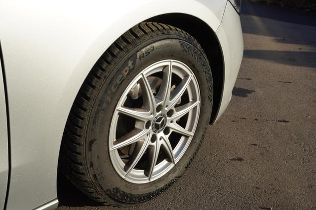 Mercedes-Benz B-Klasse 1.3l 100kW KAT B 180 5-TÜRIG/METALLIC/KLIMAAUT 