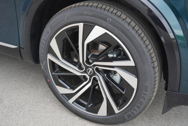 Nissan Qashqai 1.3l 116kW DIG-T MHEV TEKNA PLUS HEAD-UP/METALLIC/LEDER/PANO 