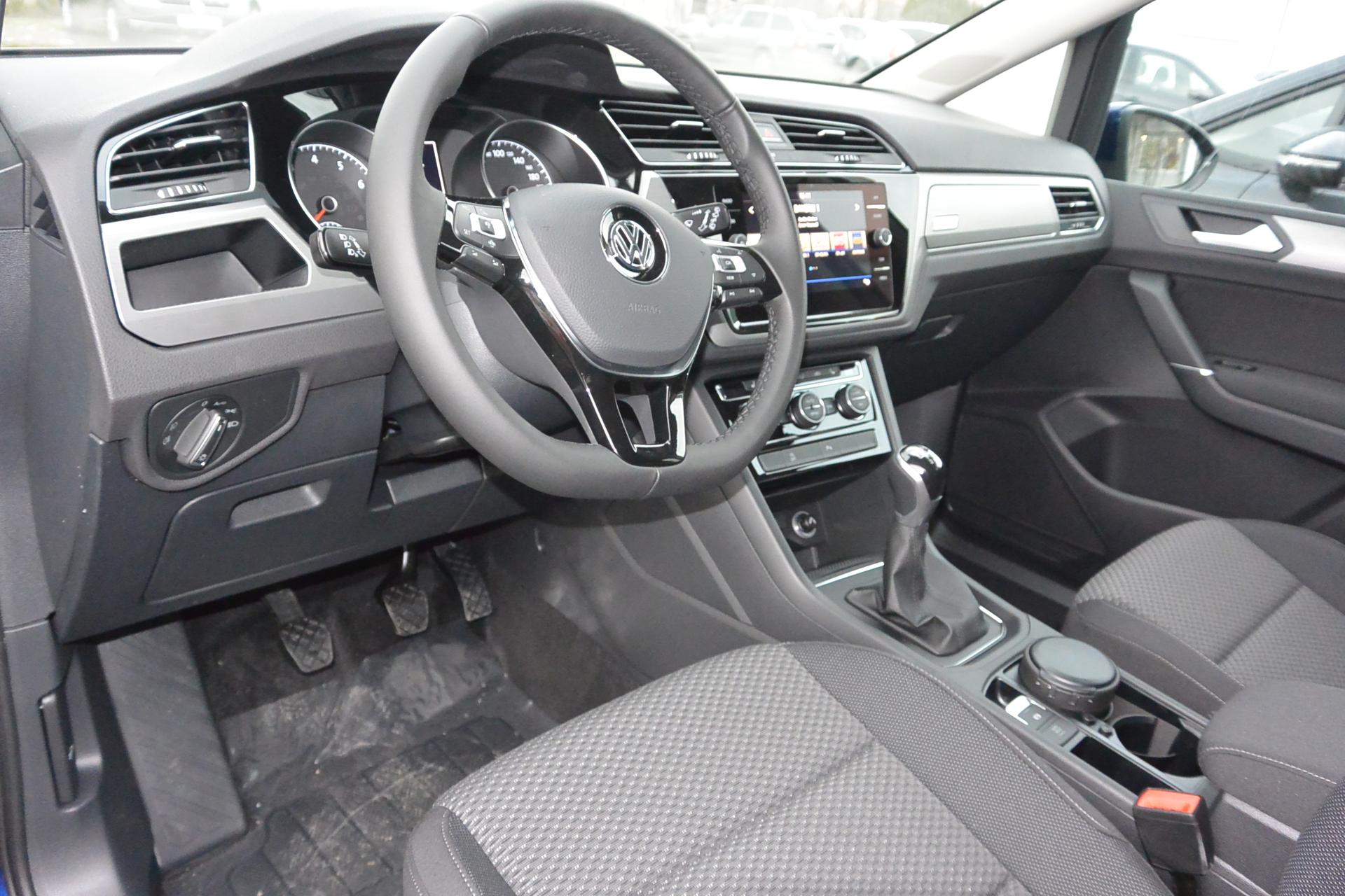 VW Touran EU-Neuwagen günstig kaufen bei europemotors.de GmbH in Neufinsing bei München
