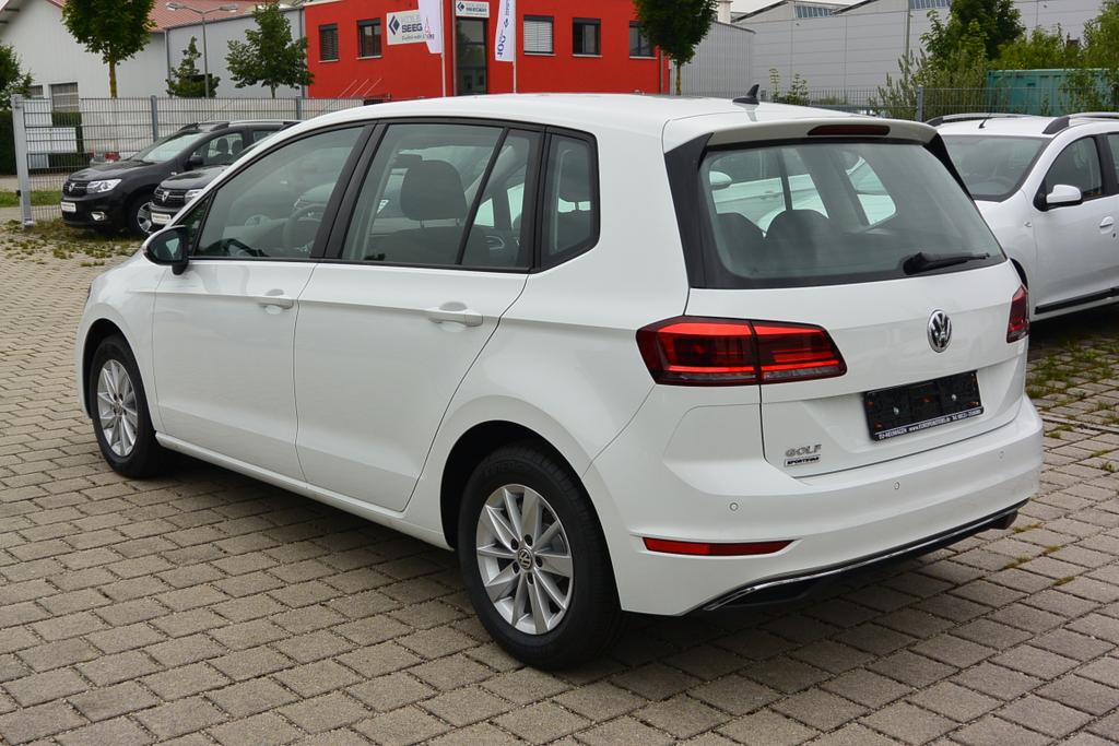 VW Golf Sportsvan EU-Neuwagen günstig kaufen bei europemotors.de GmbH in Neufinsing bei München