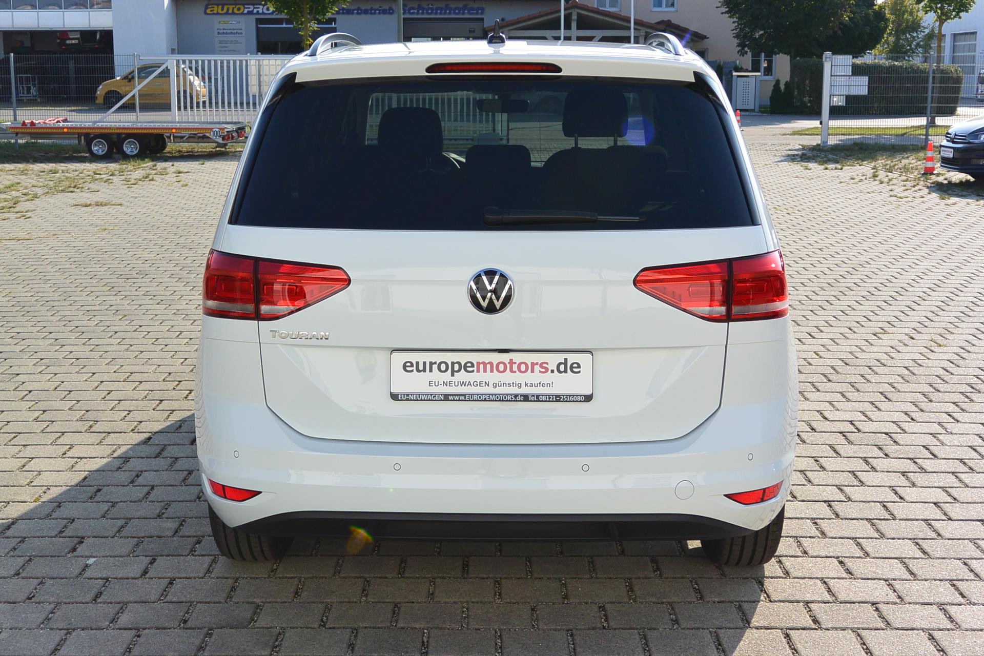 VW Touran Comfortline Reimport EU Neuwagen Tageszulassung bei europemotors in Neufinsing bei München nahe Erding