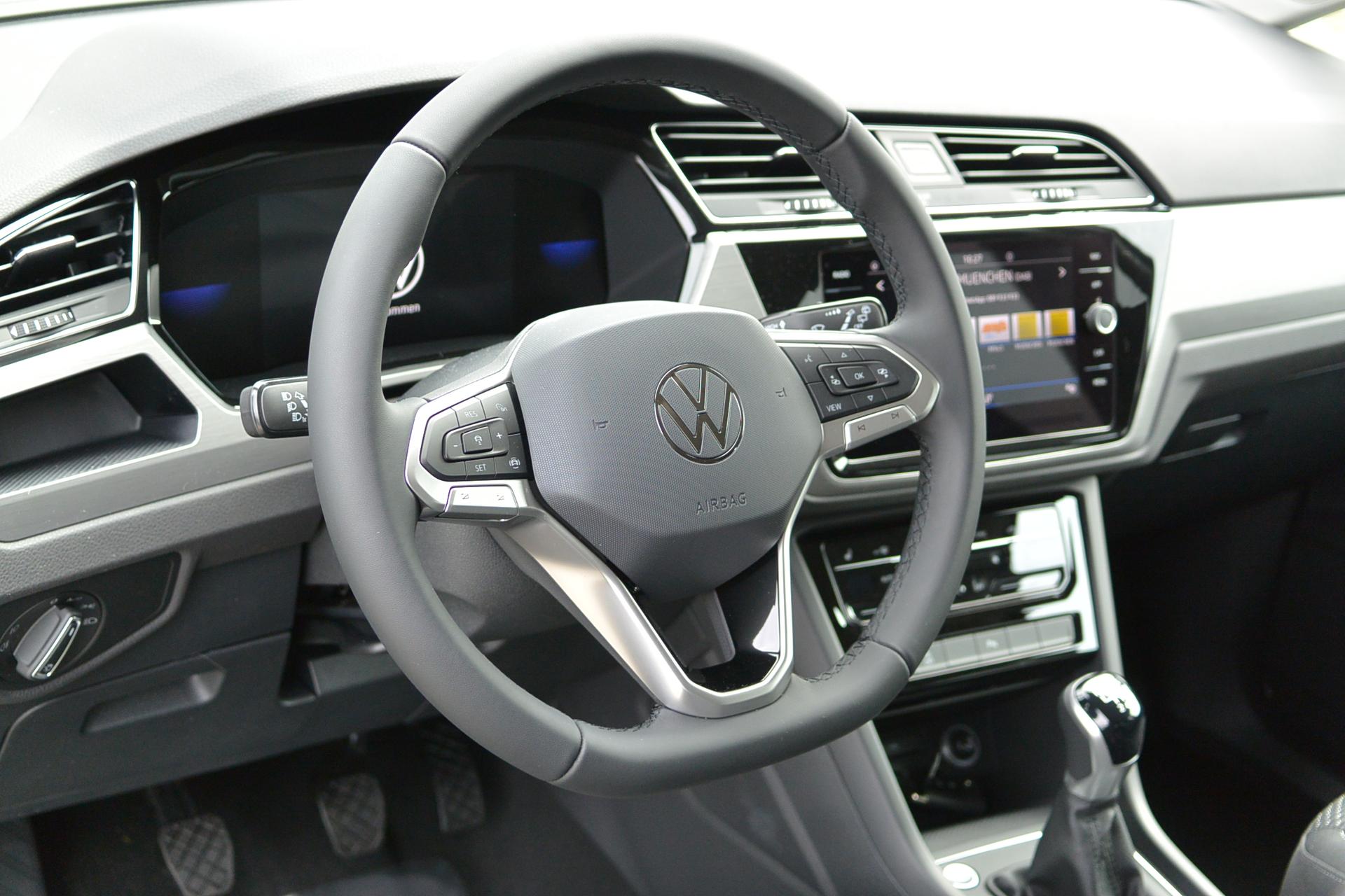 VW Touran Uranograu Reimport EU-Neuwagen nahe München