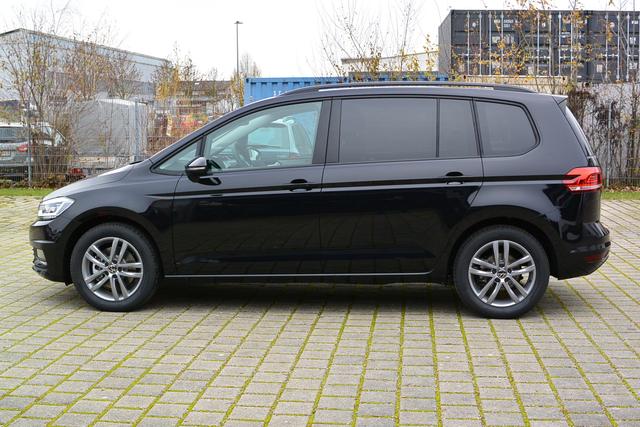 Volkswagen Touran - Edition PLUS 1.5 TSI 110 kW SOFORT VERFÜGBAR IQ.LIGHT-LED el.Heckklappe EasyOpen Keyless 17''Alu ACC Rückfahrkamera Parksensoren Air Care Climatronic Radio Ready 2 Discover DAB+ Bluetooth Winterpaket Sitzheizung App-Connect 5-Sitzer STARK REDUZIERT