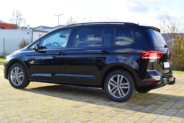 Volkswagen Touran - Edition PLUS 1.5 TSI 7-Sitzer AHK SCHNELL VERFÜGBAR - IQ.LIGHT-LED el.Heckklappe EasyOpen Keyless 17''Alu ACC Rückfahrkamera Parksensoren Air Care Climatronic Radio Ready 2 Discover DAB+ Bluetooth Winterpaket Sitzheizung App-Connect Anhängevorrichtung anklappbar