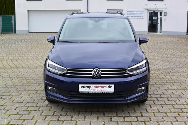 Volkswagen Touran - Edition PLUS 1.5 TSI 110 kW SOFORT VERFÜGBAR IQ.LIGHT-LED el.Heckklappe EasyOpen Keyless 17''Alu ACC Rückfahrkamera Parksensoren Air Care Climatronic Radio Ready 2 Discover DAB+ Bluetooth Winterpaket Sitzheizung App-Connect 5-Sitzer REDUZIERT