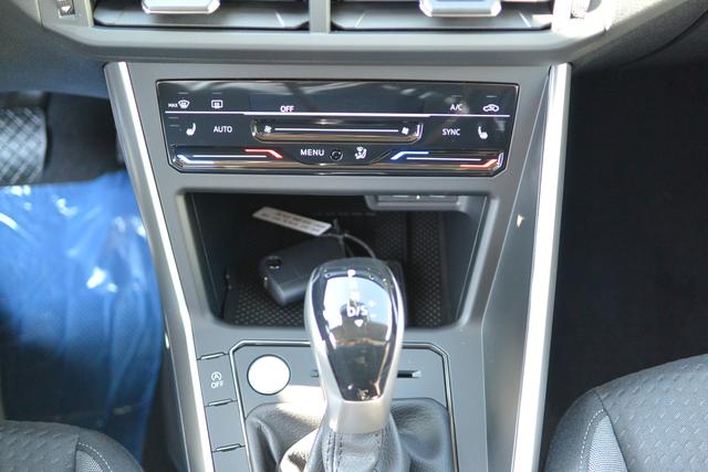 VW Taigo Blau Reef Blue Metallic 