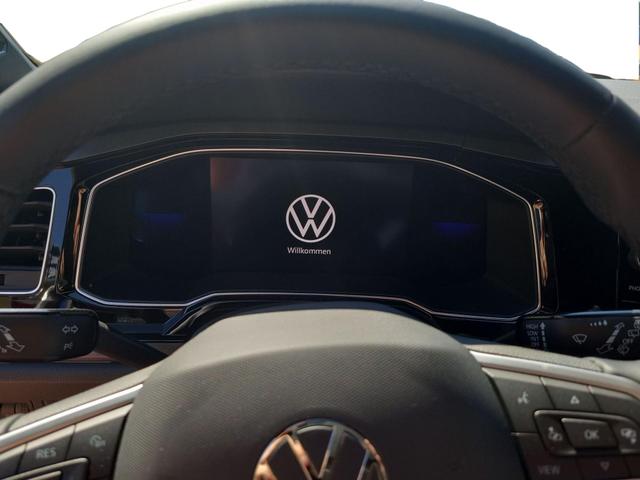 Volkswagen / Polo (Facelift) / Blau / Rline / / 