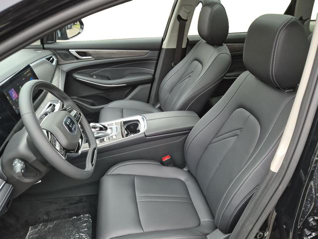 DFSK / Fengon E5 PHEV / Schwarz / / / 