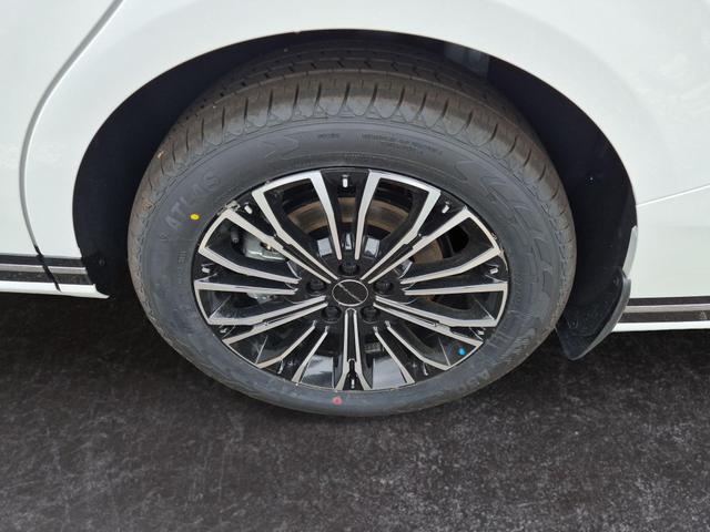 DFM / DFM Forthing 9 / Schwarz / / / 