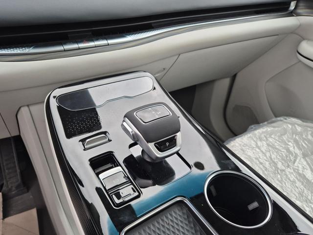 DFM / DFM Forthing 9 / Schwarz / / / 