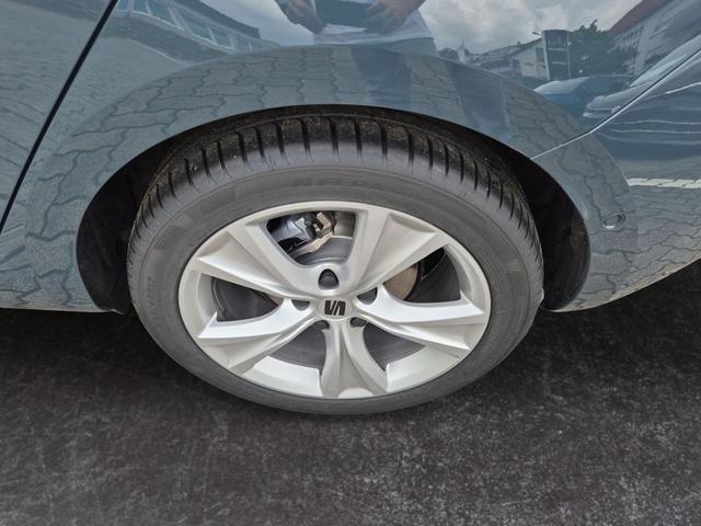 Seat / Leon (neues Modell) / Grau / / / 