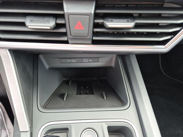 Seat / Leon (neues Modell) / Grau / / / 