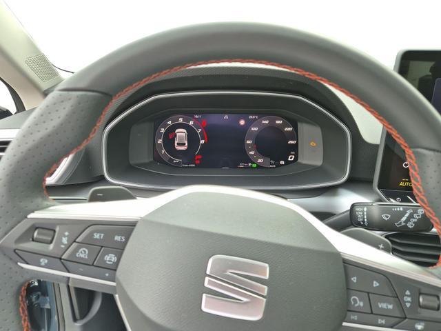 Seat / Leon (neues Modell) / Grau / / / 