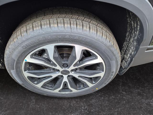 DFM / DFM Forthing 3 / Schwarz / / / 