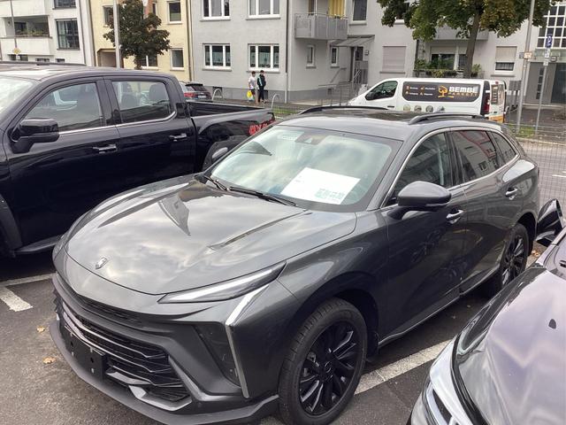 DFM / DFM Forthing 5 (Facelift) / Grau / / / 