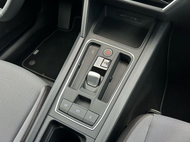 Seat / Leon ST / Grau / / / 1.5 eTSI DSG / Sitzheizung