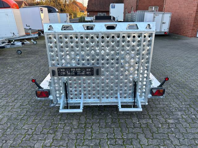 TEMA / Temared Builder / / / / 2,7t Baumaschinentransporter