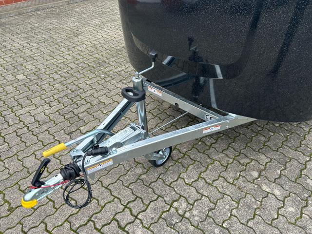 Humbaur / Kofferanhänger / / / / HKPA 263217 2,6t Hecktür dreh- und schwenkbar Airlineschiene 100km/h