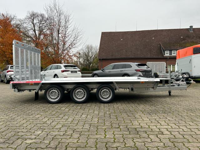TEMA / Temared Builder / / / / 3,5t Baumaschinentransporter
