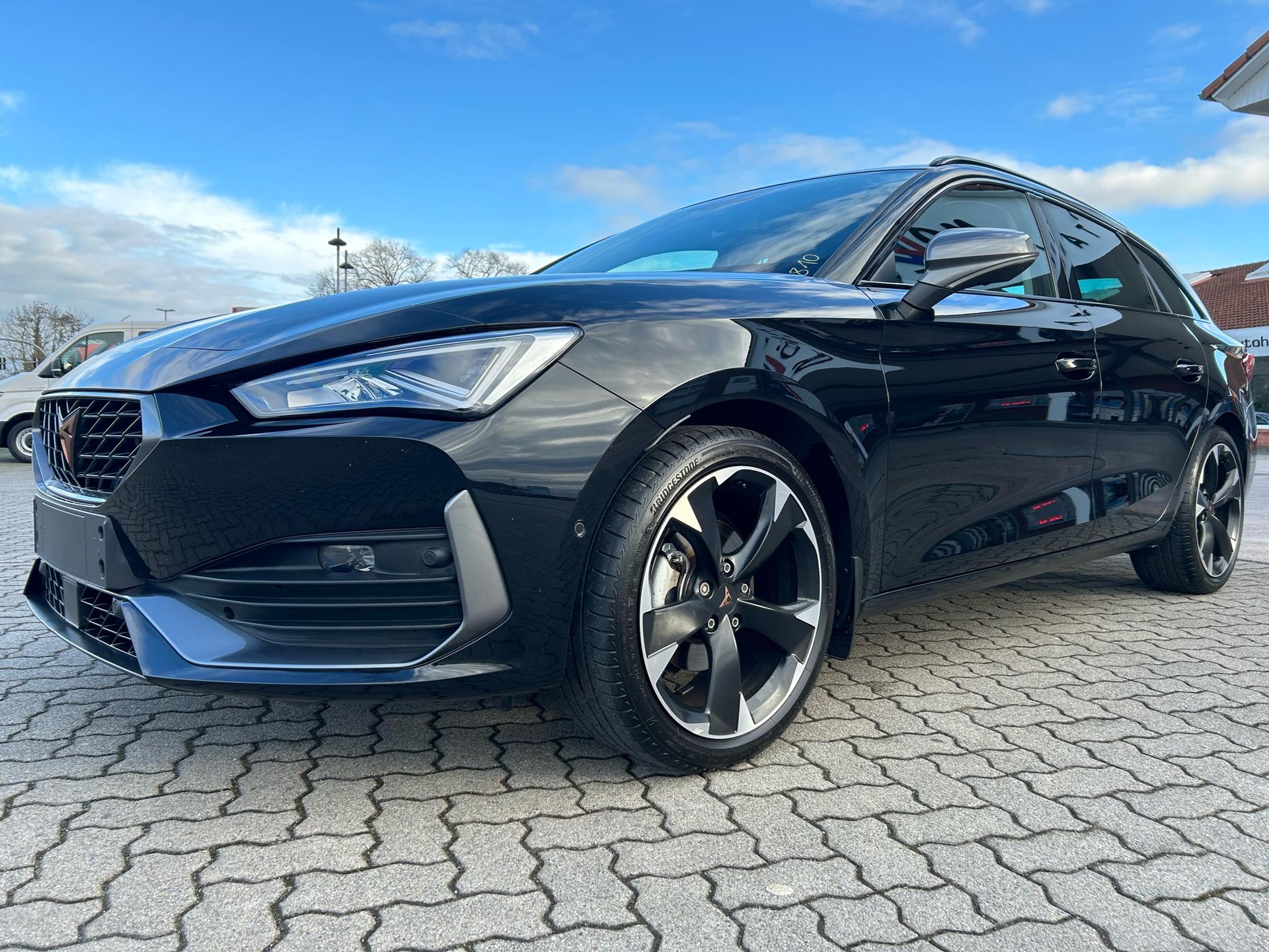 CUPRA / Leon Sportstourer / Schwarz /  /  / 1.5 eTSI DSG / 3 J. Garantie